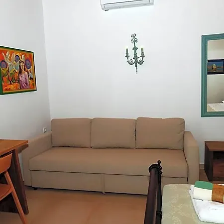Annousa's House & فندق لايميناس