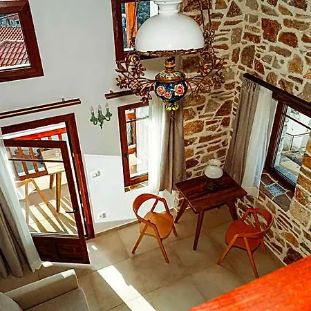 Annousa's House & Apart Otel